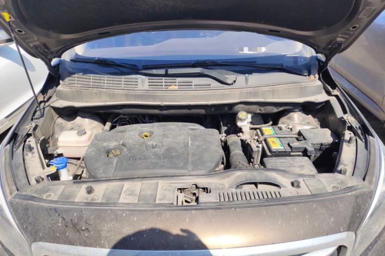 Used CHANGAN Lingxuan 2017 1.6L Manual Happiness Edition Engine Bay