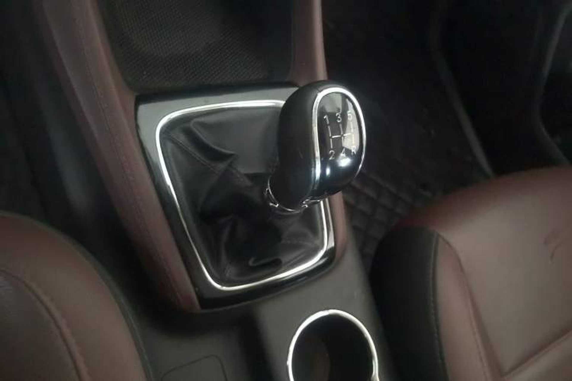 Used CHANGAN Lingxuan 2017 1.6L Manual Happiness Edition Gear Lever