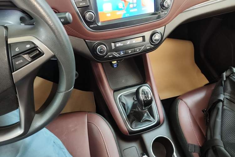 Used CHANGAN Lingxuan 2017 1.6L Manual Happiness Edition Gear Lever