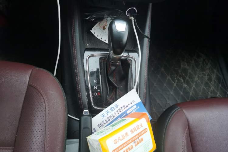 Used CHANGAN Lingxuan 2017 1.5T Automatic Lehuo Elite Model Gear Lever