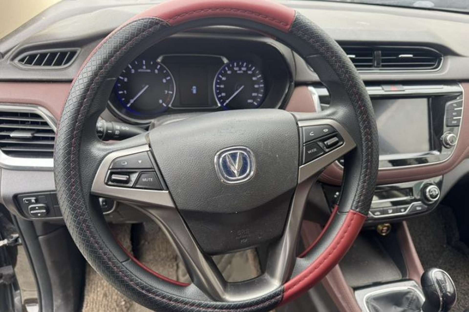 Used CHANGAN Lingxuan 2017 1.6L Manual Happiness Edition Interior 1