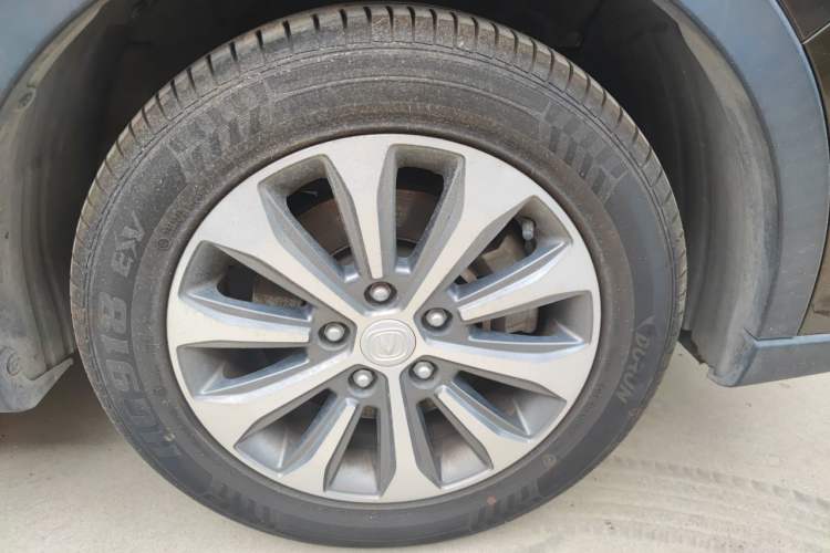 Used CHANGAN Lingxuan 2017 1.6L Manual Happiness Edition Right Front Wheel Hub