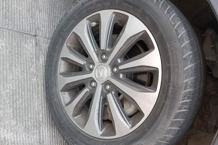 Used CHANGAN Lingxuan 2017 1.6L Manual Elite Model Right Front Wheel Hub