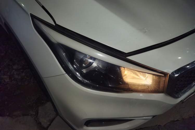 Used CHANGAN Lingxuan 2017 1.5T Manual Joyful & Happy Model Right Front Headlight