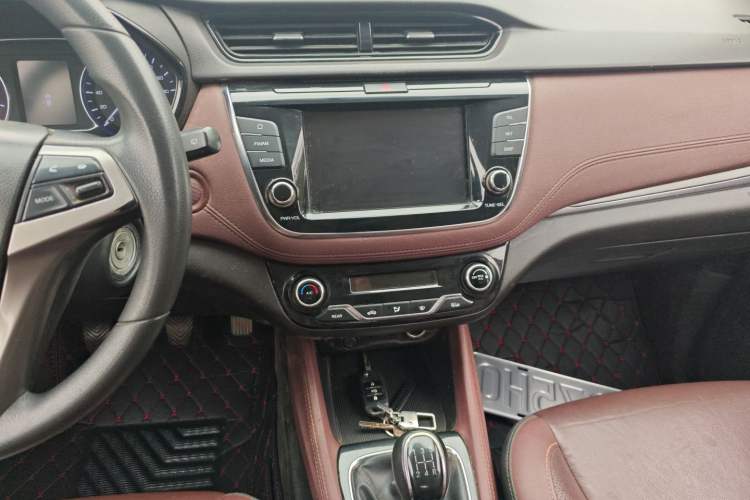 Used CHANGAN Lingxuan 2017 1.6L Manual Happiness Edition Audio And AC Panel
