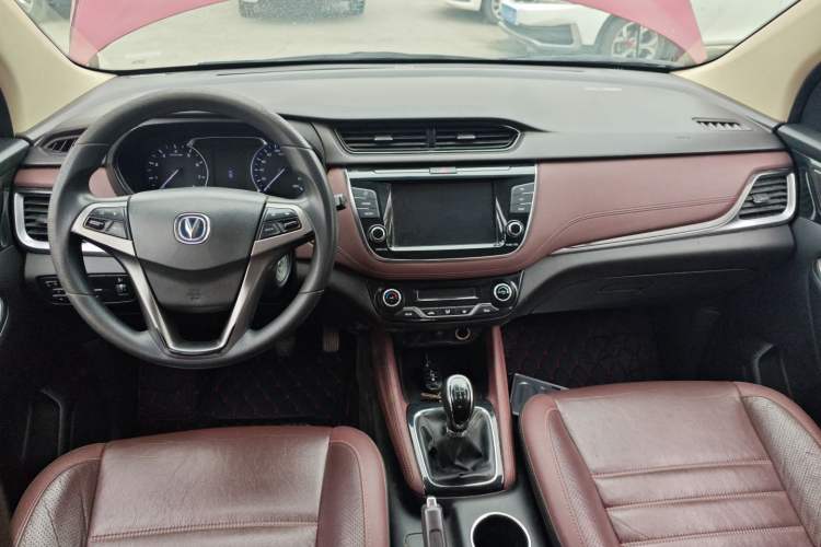 Used CHANGAN Lingxuan 2017 1.6L Manual Happiness Edition Center Console