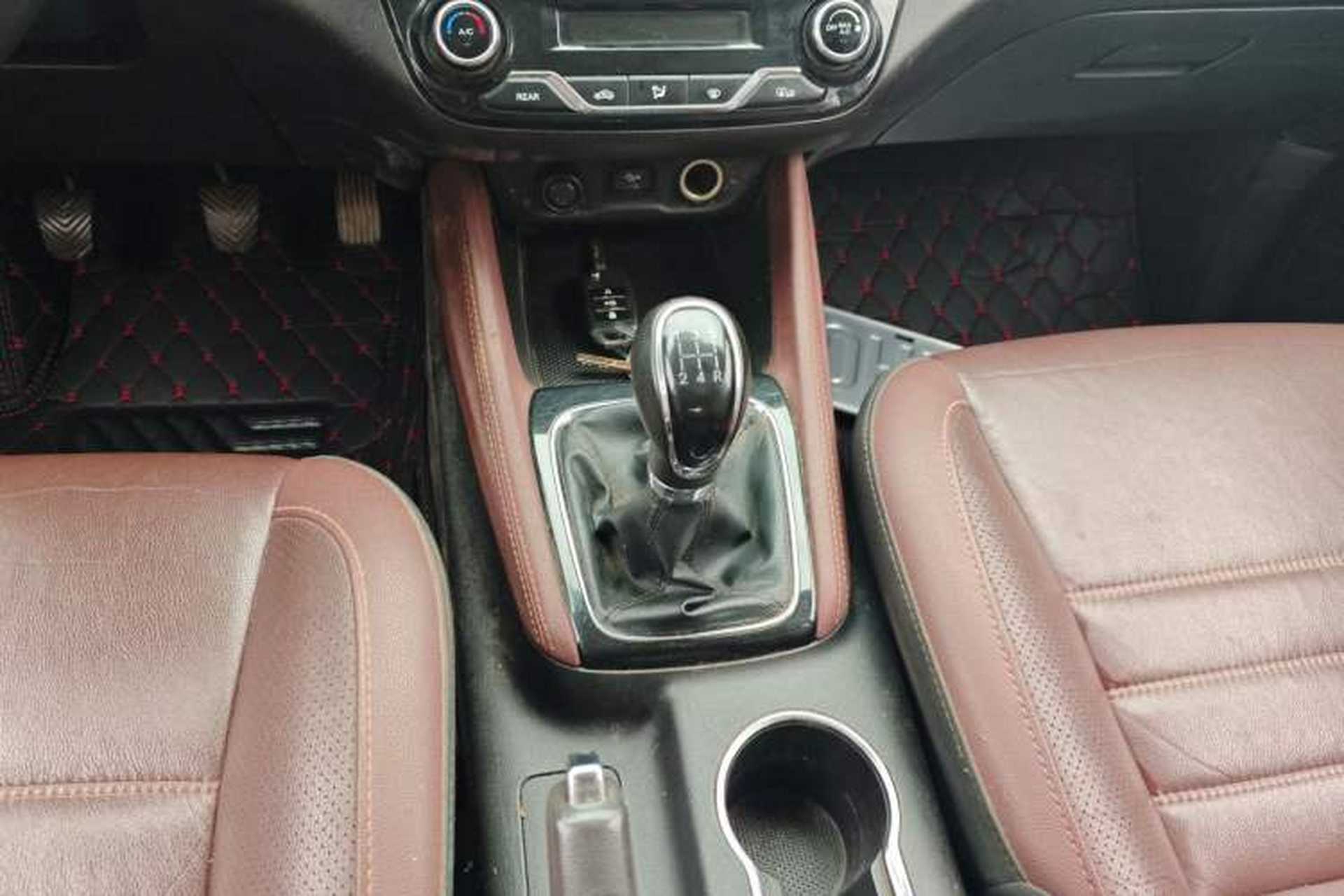 Used CHANGAN Lingxuan 2017 1.6L Manual Happiness Edition Gear Lever