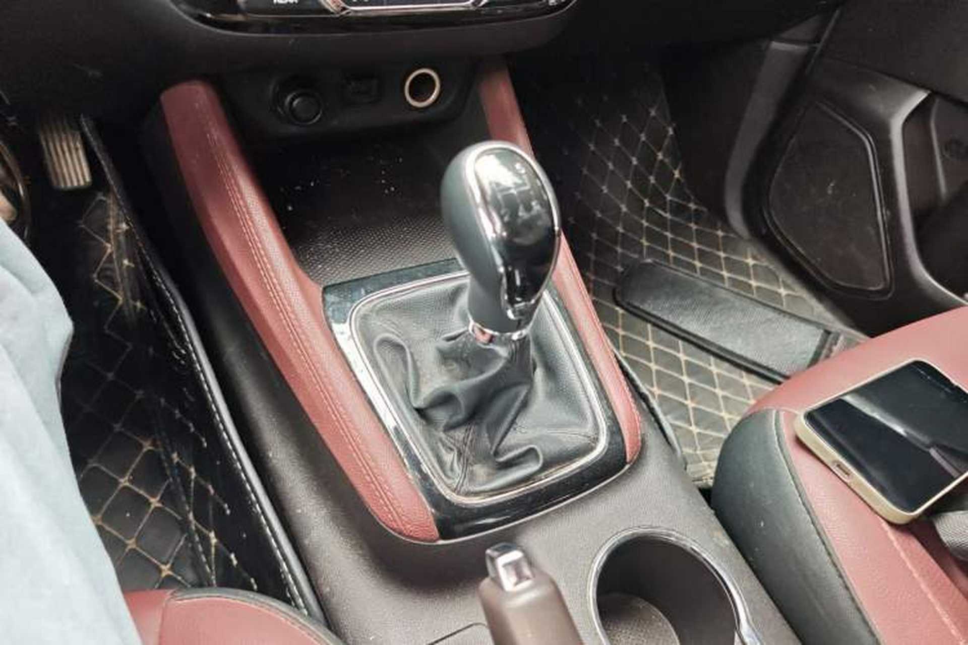 Used CHANGAN Lingxuan 2017 1.6L Manual Elite Model Gear Lever