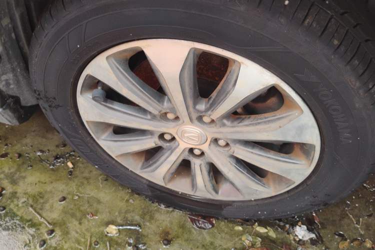 Used CHANGAN Lingxuan 2017 1.6L Manual Happiness Edition Right Front Wheel Hub