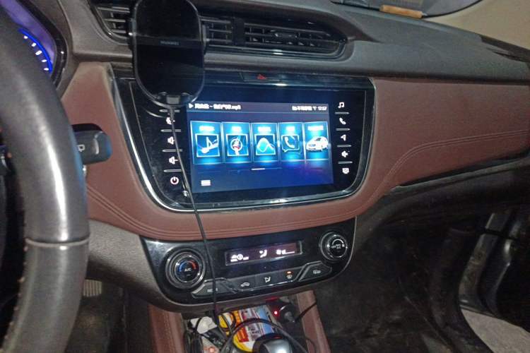 Used CHANGAN Lingxuan 2017 1.5T Automatic Lehuo Happy Edition Audio And AC Panel