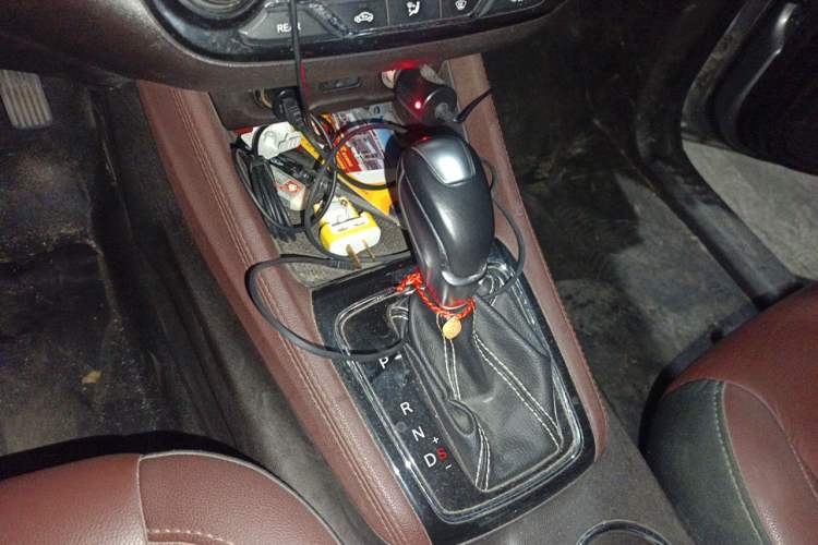 Used CHANGAN Lingxuan 2017 1.5T Automatic Lehuo Happy Edition Gear Lever