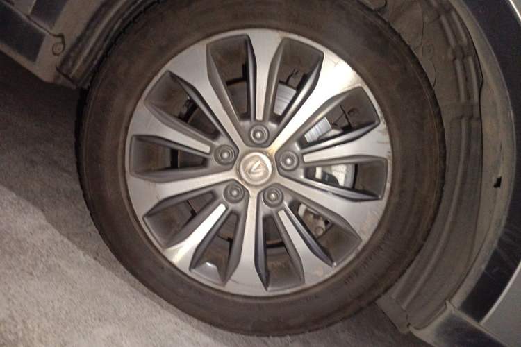 Used CHANGAN Lingxuan 2017 1.5T Automatic Lehuo Happy Edition Right Front Wheel Hub
