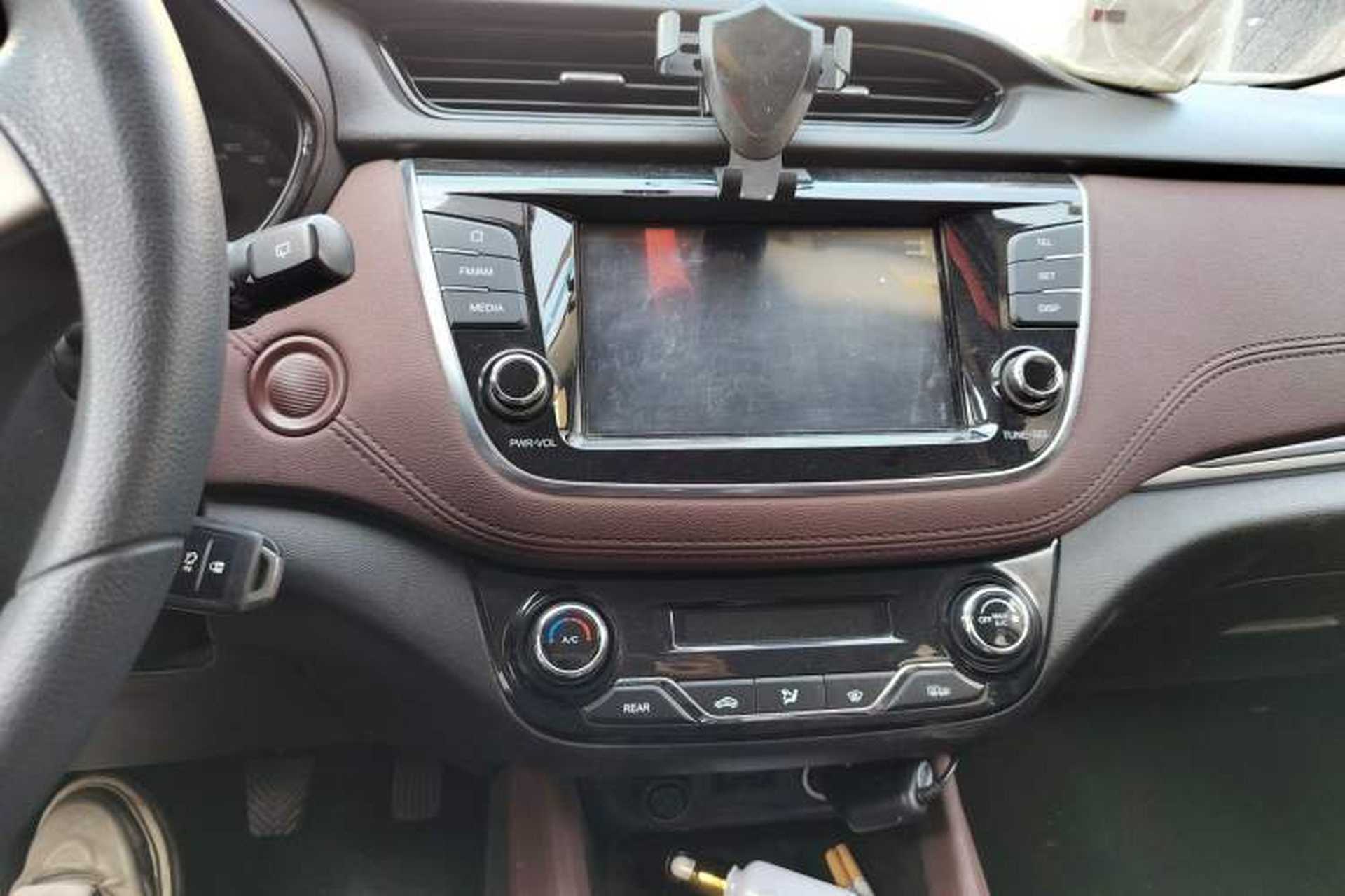 Used CHANGAN Lingxuan 2017 1.6L Manual Happiness Edition Audio And AC Panel