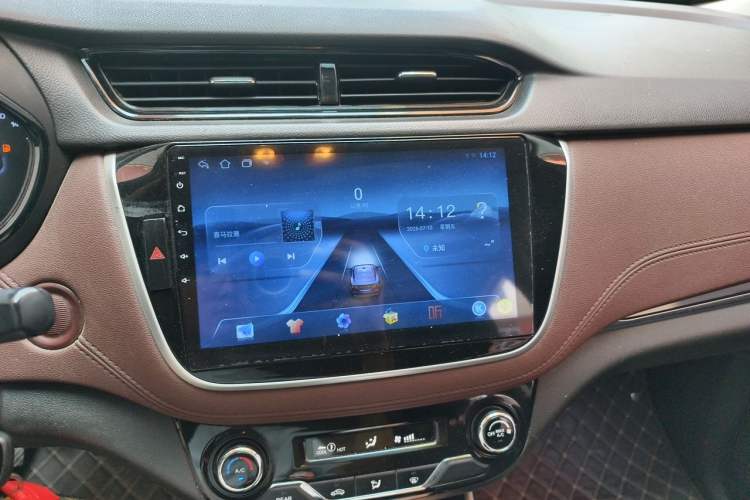 Used CHANGAN Lingxuan 2017 1.6L Manual Entry-Level Model Audio And AC Panel