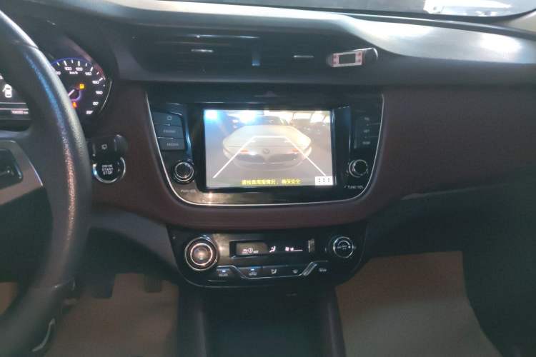 Used CHANGAN Lingxuan 2017 1.6L Manual Elite Model Audio And AC Panel