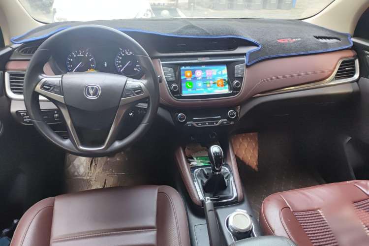 Used CHANGAN Lingxuan 2017 1.6L Manual Happiness Edition Center Console