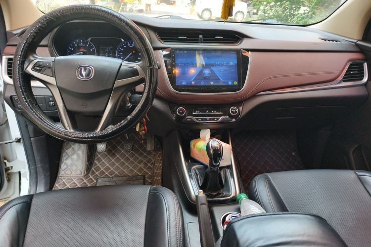 Used CHANGAN Lingxuan 2017 1.6L Manual Entry-Level Model Center Console