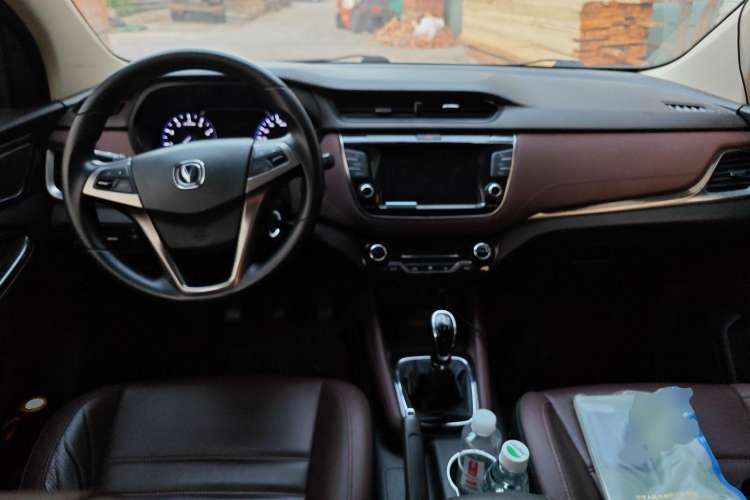 Used CHANGAN Lingxuan 2017 1.6L Manual Happiness Edition Center Console