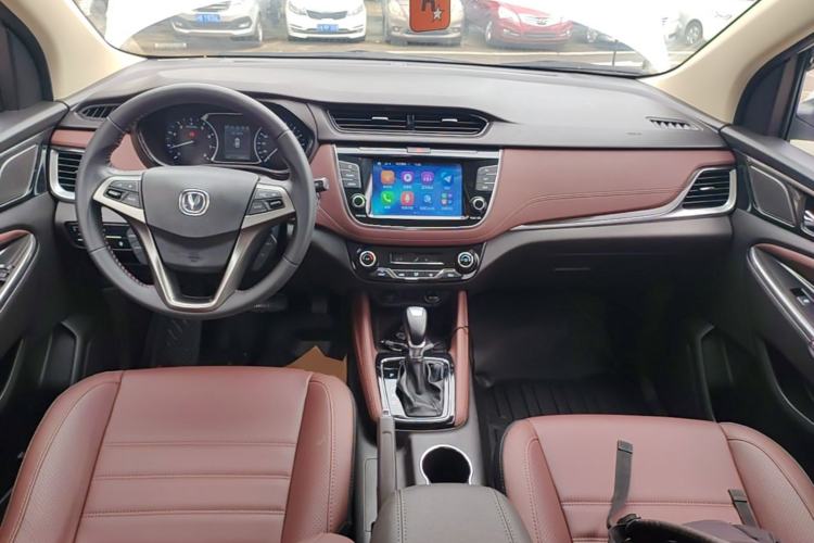 Used CHANGAN Lingxuan 2017 1.5T Automatic Lehuo Elite Model Center Console