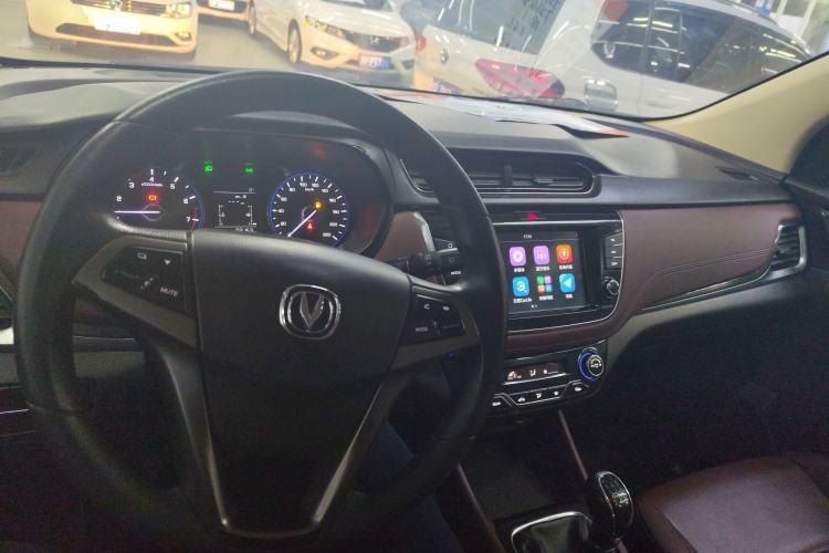 Used CHANGAN Lingxuan 2017 1.6L Manual Happiness Edition Center Console