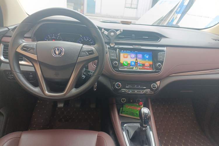 Used CHANGAN Lingxuan 2017 1.6L Manual Happiness Edition Center Console