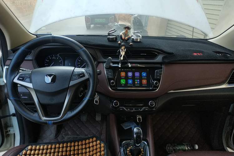 Used CHANGAN Lingxuan 2017 1.6L Manual Happiness Edition Center Console