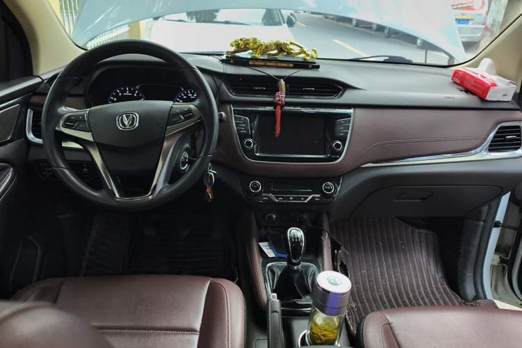 Used CHANGAN Lingxuan 2017 1.6L Manual Happiness Edition Center Console