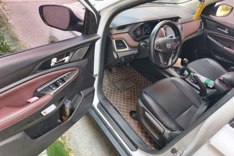 Used CHANGAN Lingxuan 2017 1.6L Manual Entry-Level Model Driver Seat