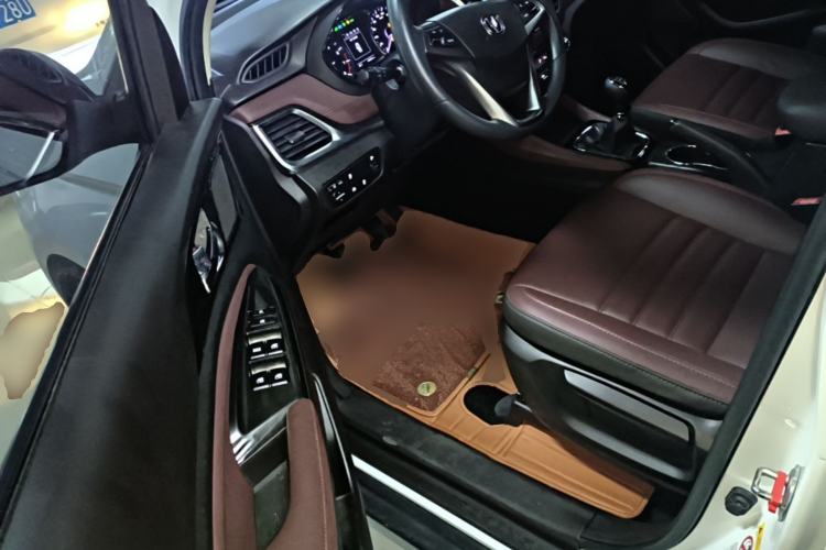 Used CHANGAN Lingxuan 2017 1.6L Manual Elite Model Driver Seat
