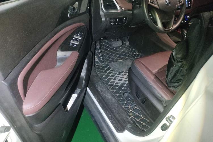 Used CHANGAN Lingxuan 2017 1.5T Automatic Lehuo Flagship Model Driver Seat