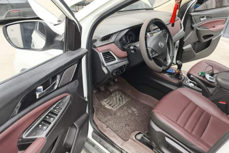 Used CHANGAN Lingxuan 2017 1.6L Manual Elite Model Driver Seat