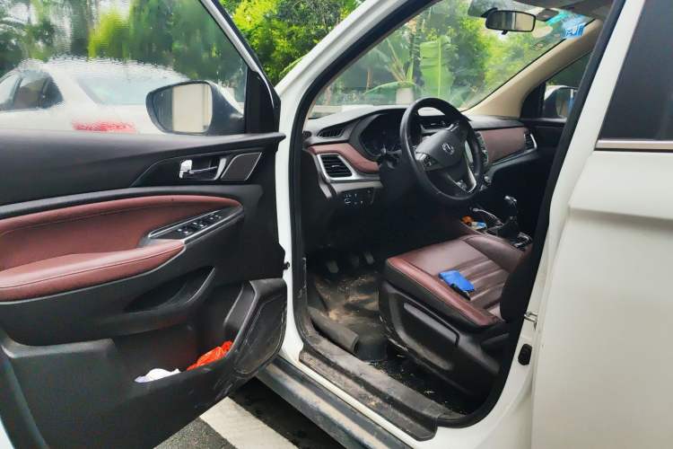 Used CHANGAN Lingxuan 2017 1.6L Manual Elite Model Driver Seat