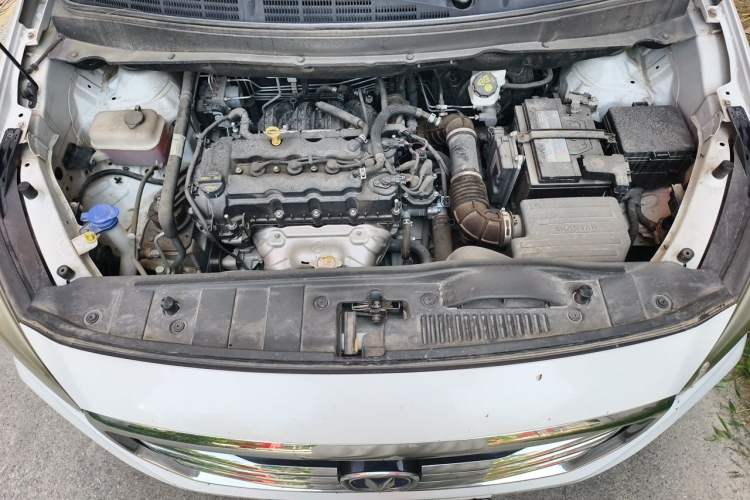 Used CHANGAN Lingxuan 2017 1.6L Manual Entry-Level Model Engine Bay