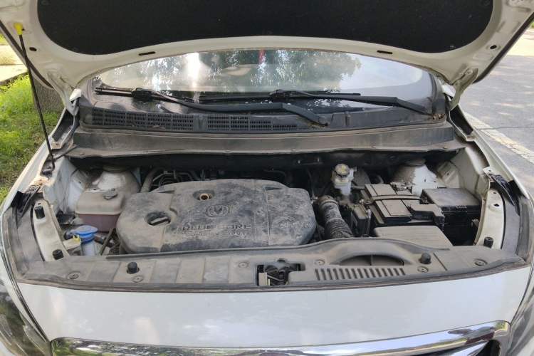 Used CHANGAN Lingxuan 2017 1.6L Manual Happiness Edition Engine Bay