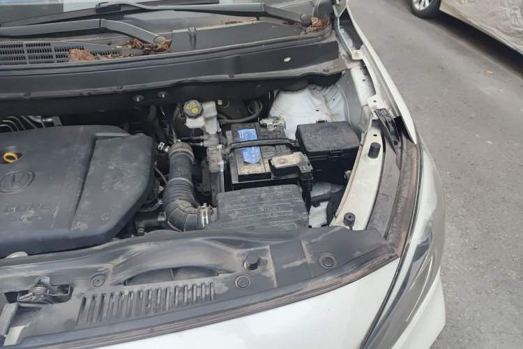 Used CHANGAN Lingxuan 2017 1.6L Manual Happiness Edition Engine Bay Left