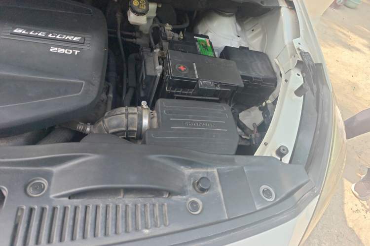 Used CHANGAN Lingxuan 2017 1.5T Manual Joyful & Happy Model Engine Bay Left