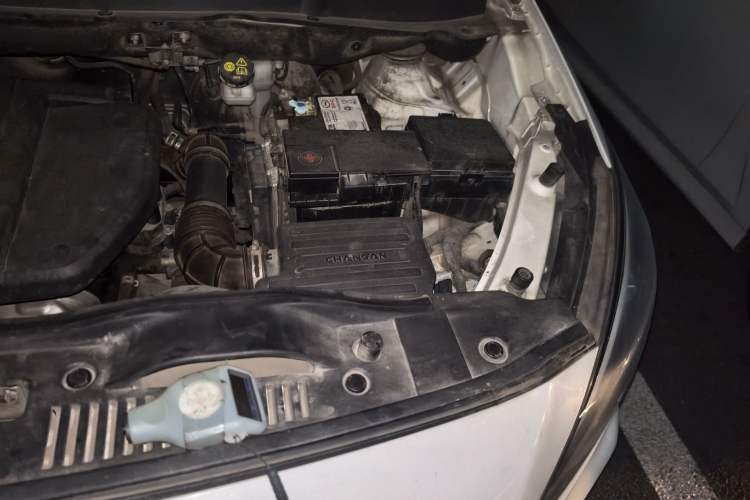 Used CHANGAN Lingxuan 2017 1.6L Manual Elite Model Engine Bay Left