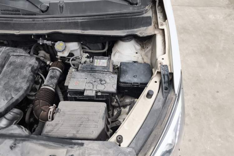 Used CHANGAN Lingxuan 2017 1.6L Manual Elite Model Engine Bay Left