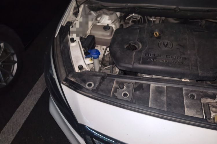 Used CHANGAN Lingxuan 2017 1.6L Manual Elite Model Engine Bay Right
