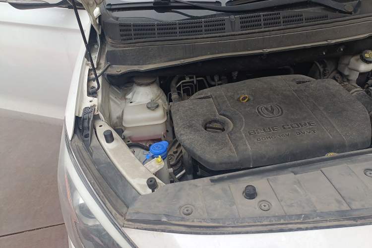Used CHANGAN Lingxuan 2017 1.6L Manual Happiness Edition Engine Bay Right