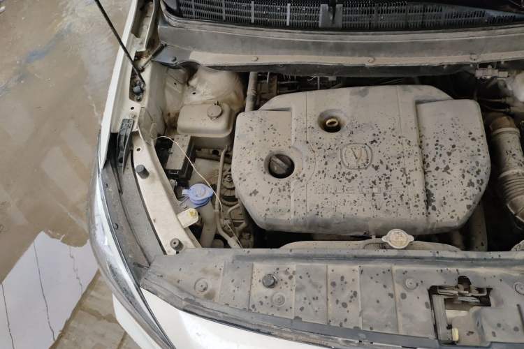 Used CHANGAN Lingxuan 2017 1.6L Manual Elite Model Engine Bay Right