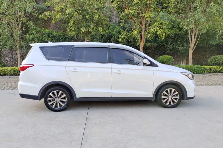 Used CHANGAN Lingxuan 2017 1.5T Manual Joyful & Happy Model Exterior 2