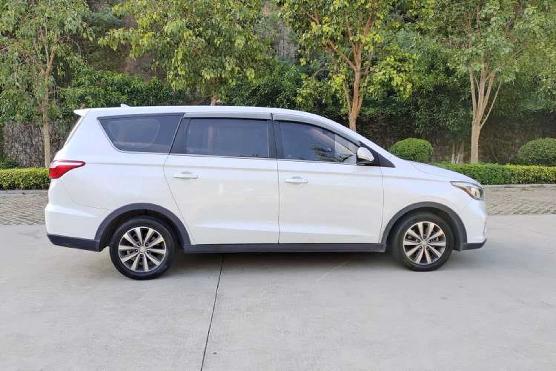 Used CHANGAN Lingxuan 2017 1.5T Manual Joyful & Happy Model Exterior 2