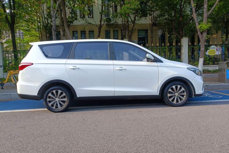 Used CHANGAN Lingxuan 2017 1.6L Manual Happiness Edition Exterior 4