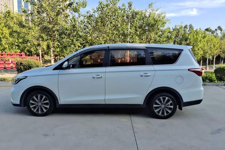 Used CHANGAN Lingxuan 2017 1.5T Manual Joyful & Happy Model Exterior 5