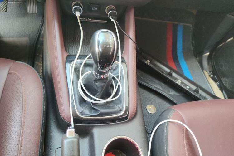 Used CHANGAN Lingxuan 2017 1.5T Manual Joyful & Happy Model Gear Lever