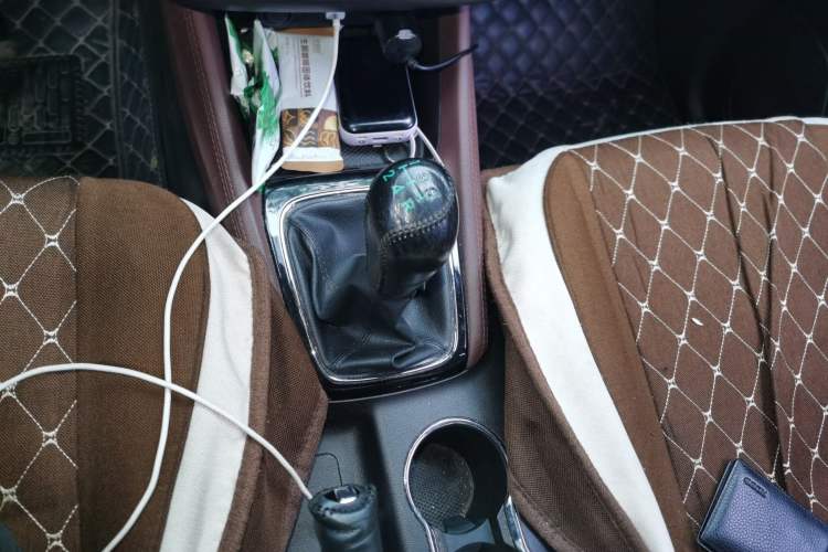 Used CHANGAN Lingxuan 2017 1.6L Manual Happiness Edition Gear Lever