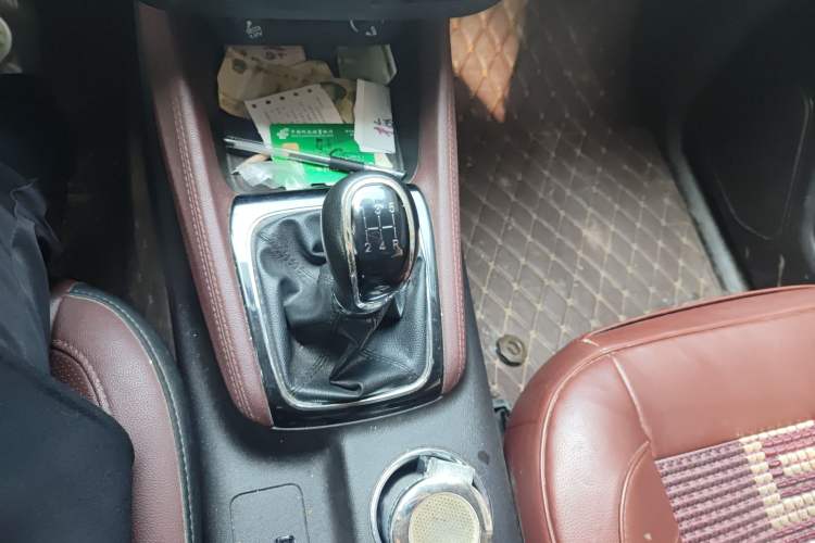 Used CHANGAN Lingxuan 2017 1.6L Manual Happiness Edition Gear Lever