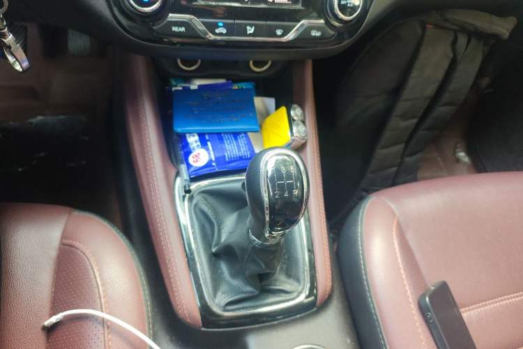 Used CHANGAN Lingxuan 2017 1.6L Manual Happiness Edition Gear Lever