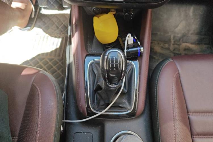Used CHANGAN Lingxuan 2017 1.6L Manual Elite Model Gear Lever